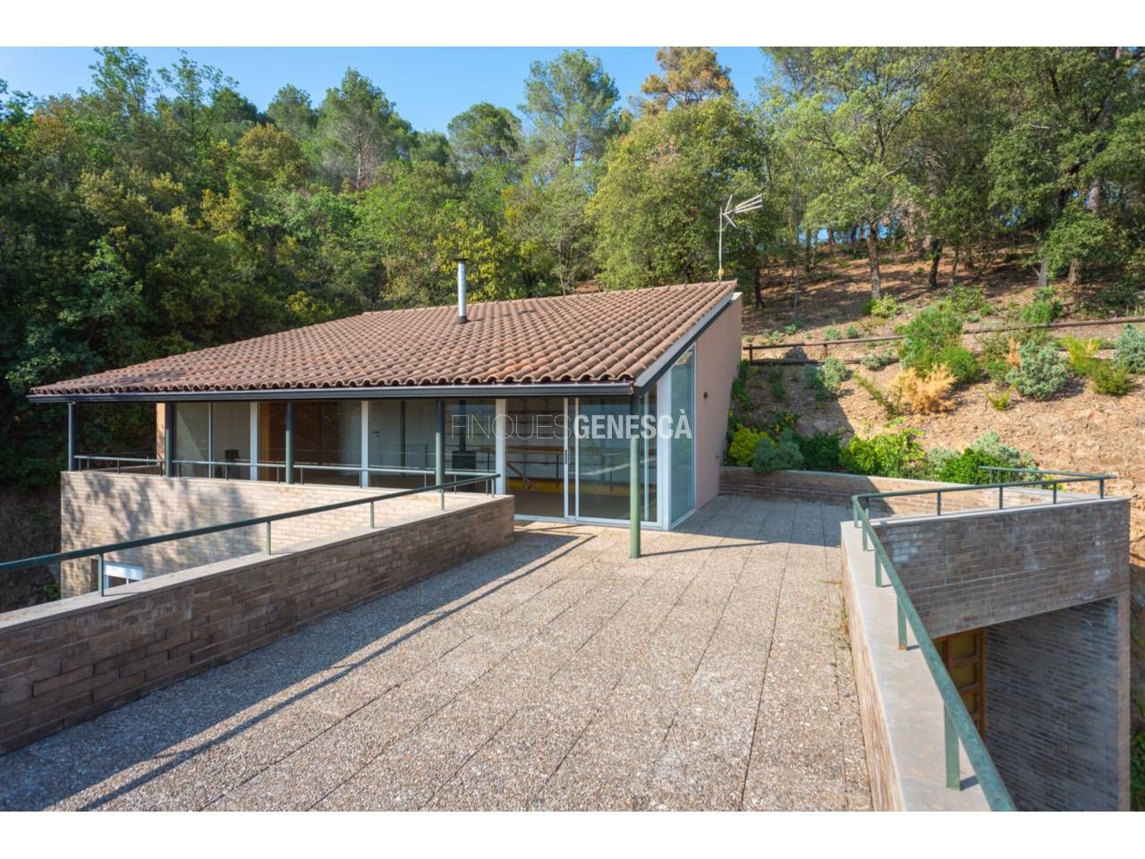 Vista exterior de Casa o xalet en venda en Matadepera amb Calefacció, Jardí privat i Parquet