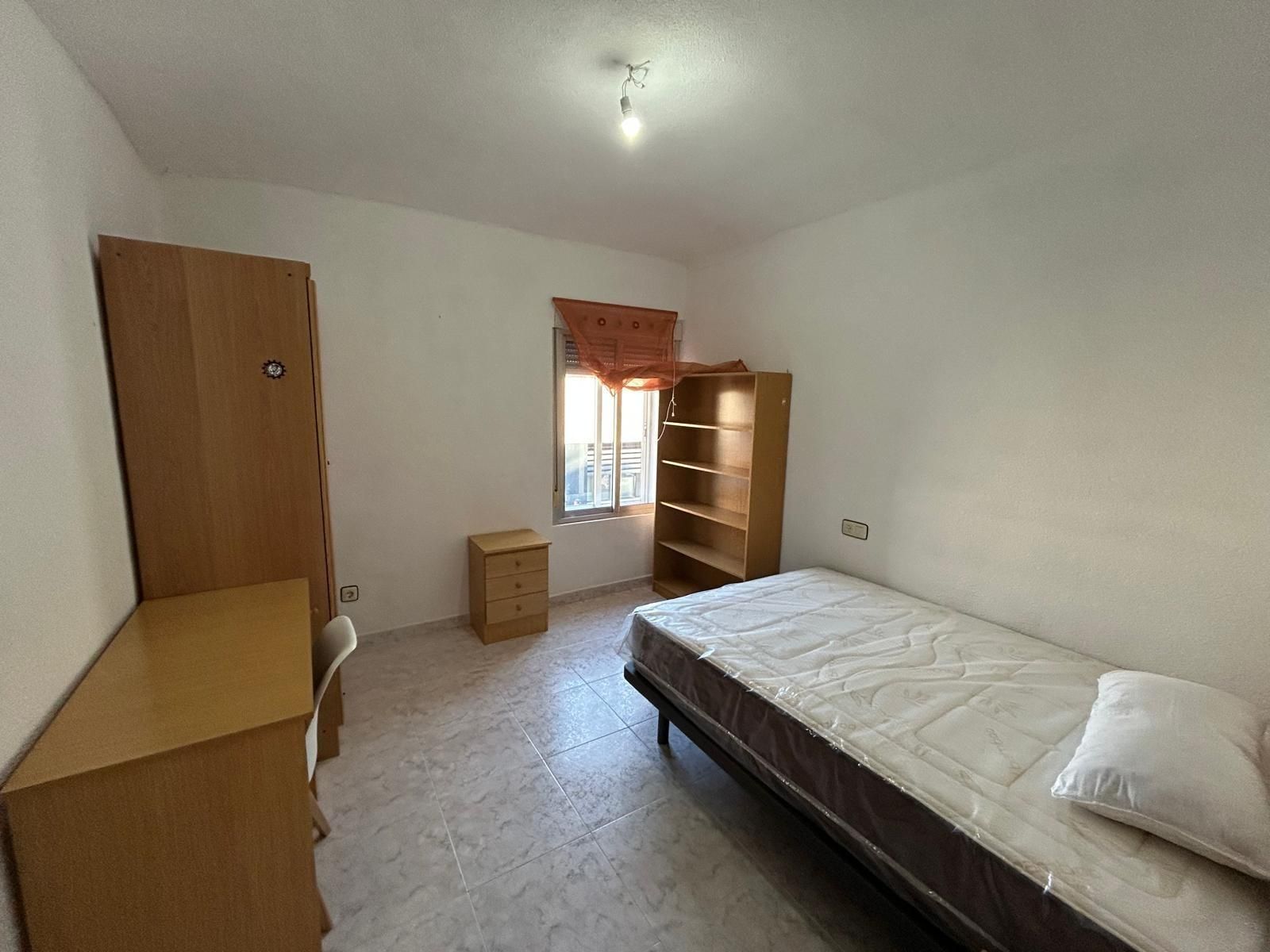 Habitación de Piso de alquiler en Salamanca Capital con Calefacción, Trastero y Balcón