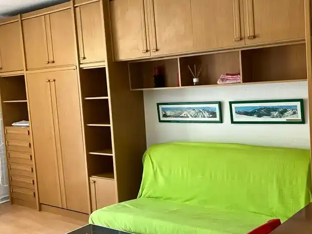 Dormitori de Apartament de lloguer en Aisa amb Parquet, Traster i Moblat