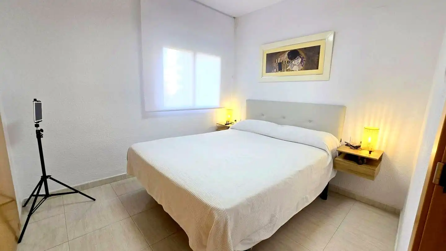 Habitación de Apartamento de alquiler en Gandia con Aire acondicionado, Terraza y Piscina comunitaria