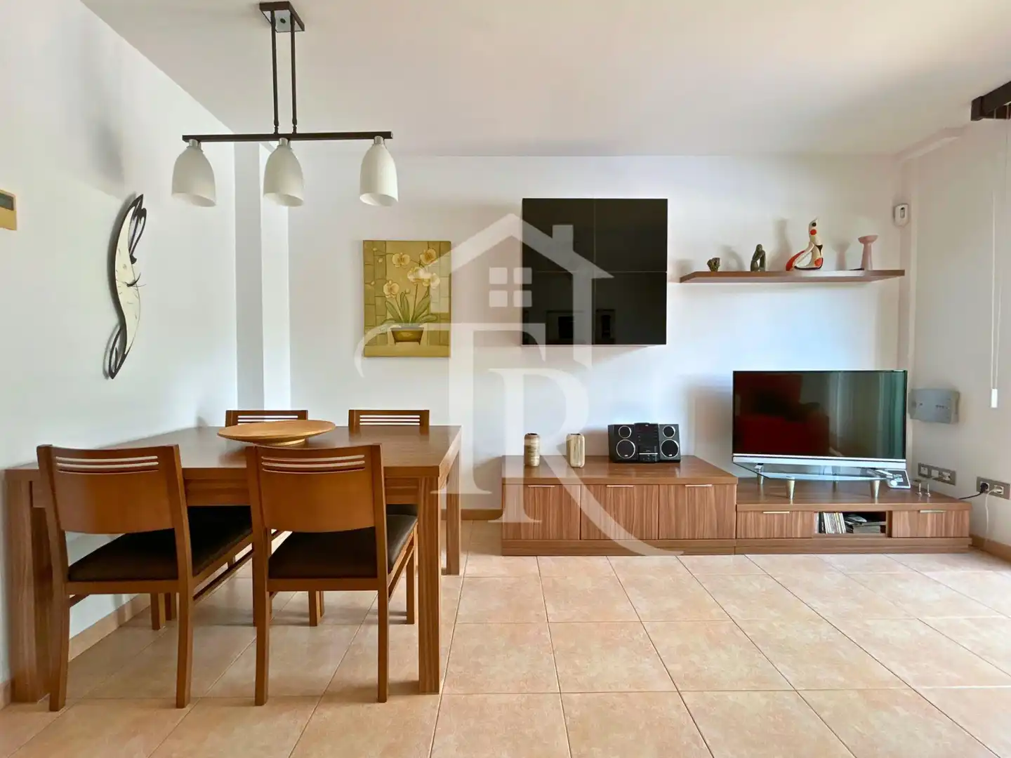 Sala d'estar de Casa adosada en venda en Roda de Berà amb Aire condicionat, Calefacció i Jardí privat