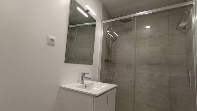 Piso en Venta en Carrer de Joaquín Costa en Plaça Catalunya - Escola Industrial