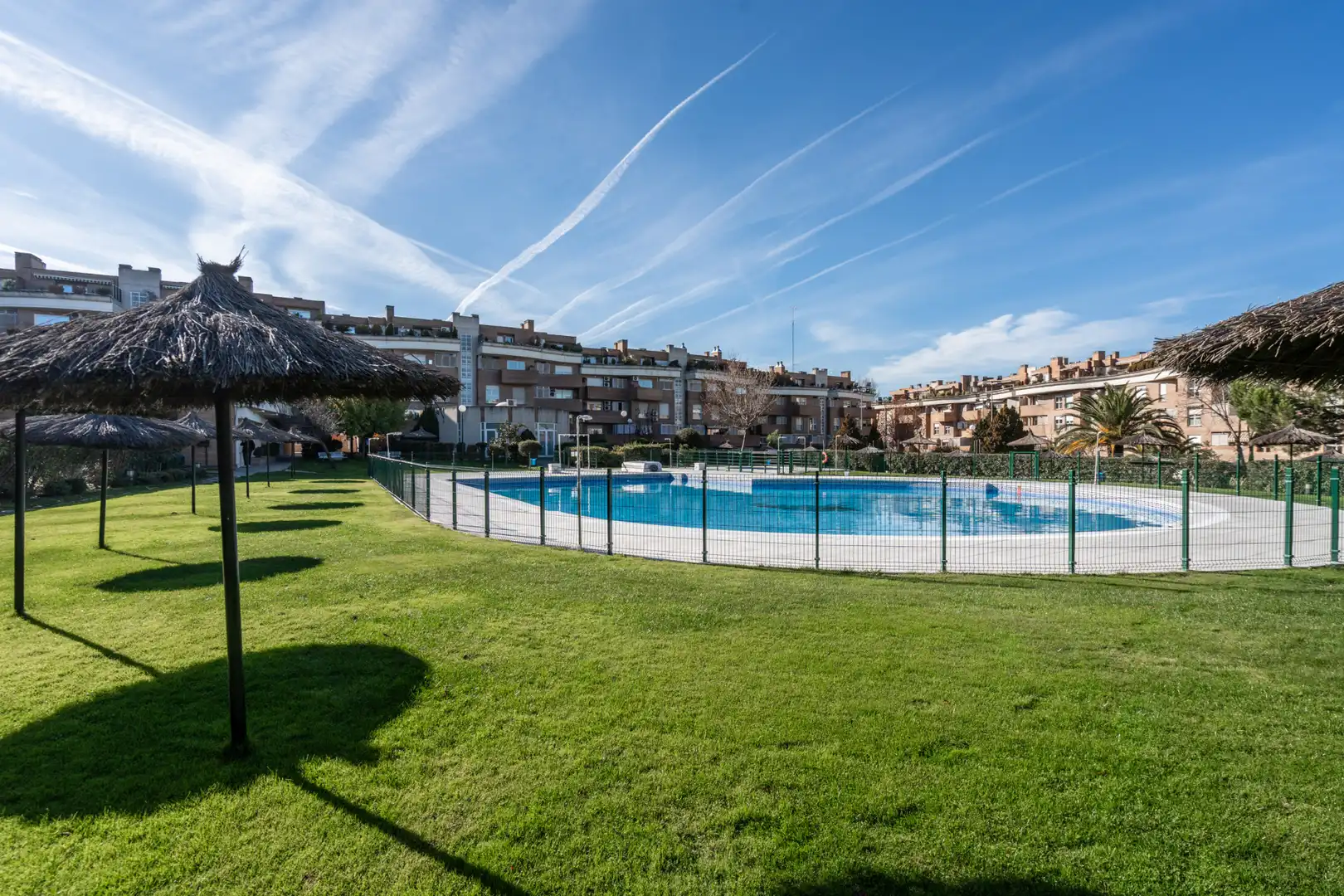 Piscina de Piso en venta en Las Rozas de Madrid con Calefacción, Terraza y Trastero