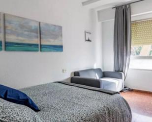 Bedroom of Apartment to share in  Valencia Capital