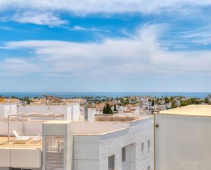 Vista exterior de Àtic en venda en Marbella amb Aire condicionat, Terrassa i Piscina comunitària