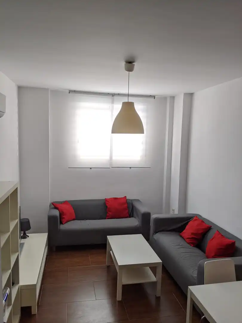 Wohnung zur Miete in Calle Fuente Nueva, Centro - Sagrario