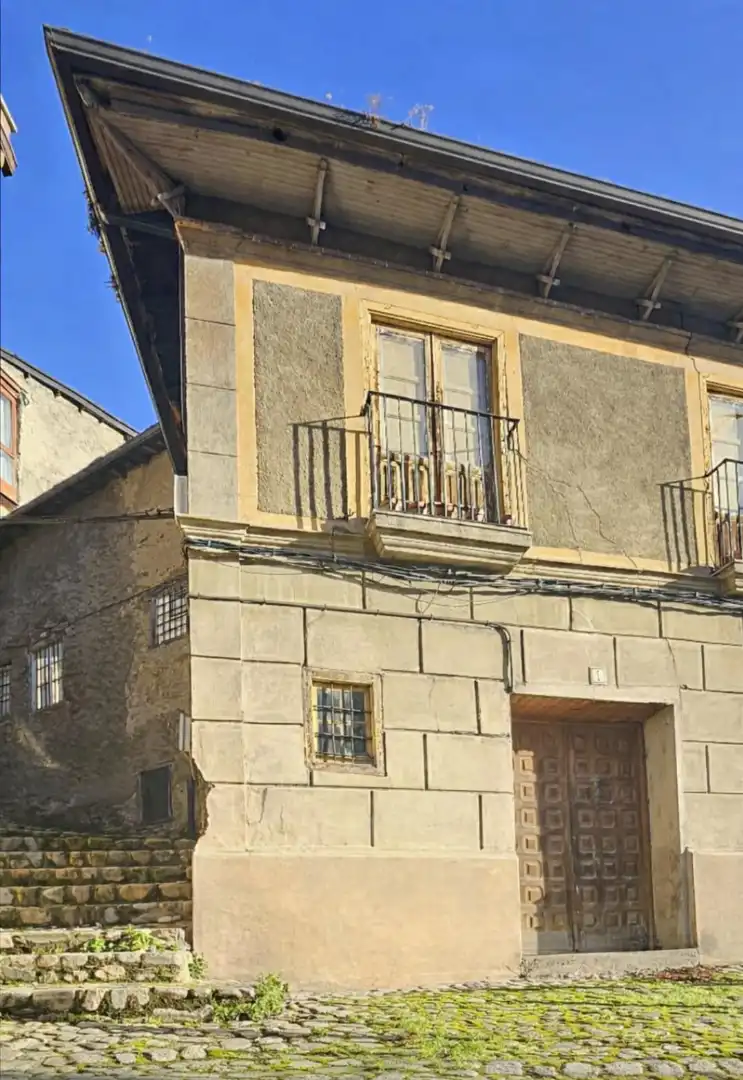 Vista exterior de Finca rústica en venda en Villafranca del Bierzo amb Balcó