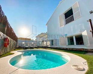 Vista exterior de Casa o xalet en venda en La Oliva amb Terrassa i Piscina