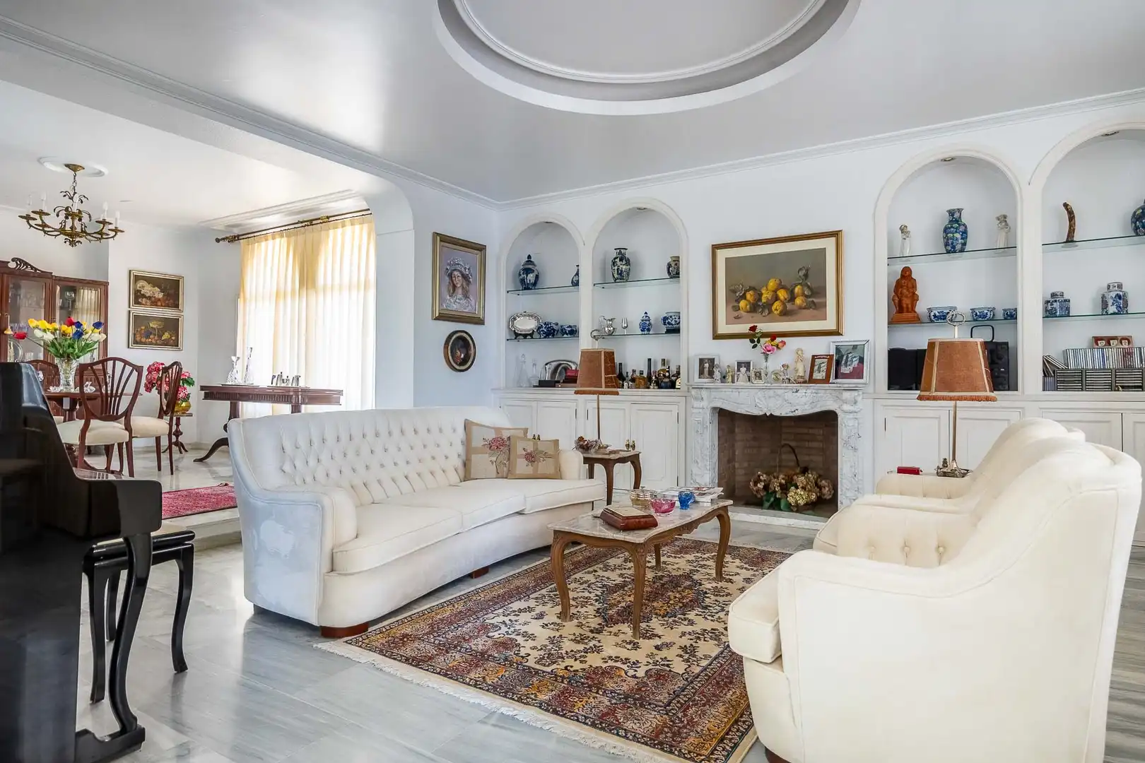 Sala d'estar de Casa o xalet en venda en Mairena del Aljarafe amb Aire condicionat, Jardí privat i Terrassa