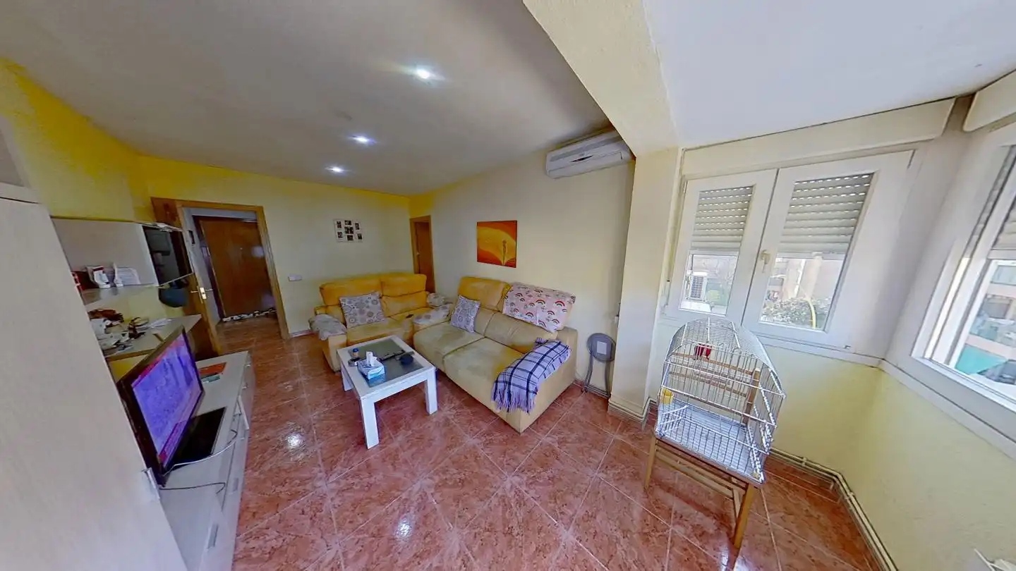 Living room of Flat for sale in Parla  with Air Conditioner, Heating and Storage room