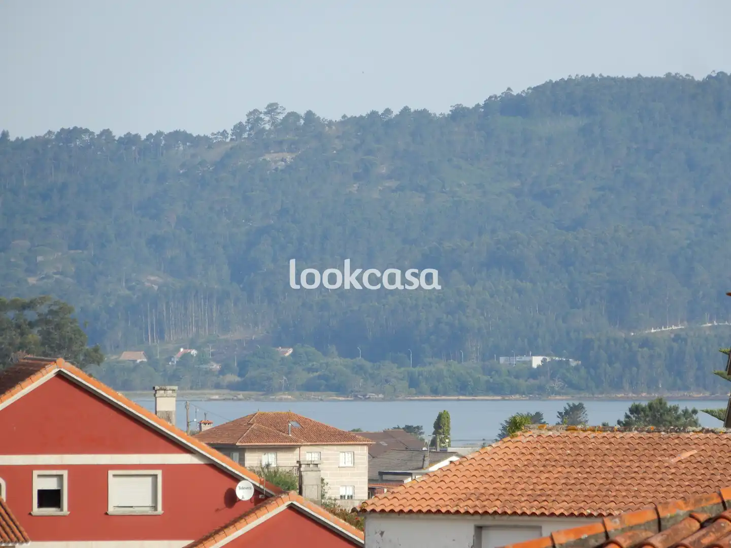 Vista exterior de Pis en venda en Sanxenxo amb Calefacció, Jardí privat i Parquet