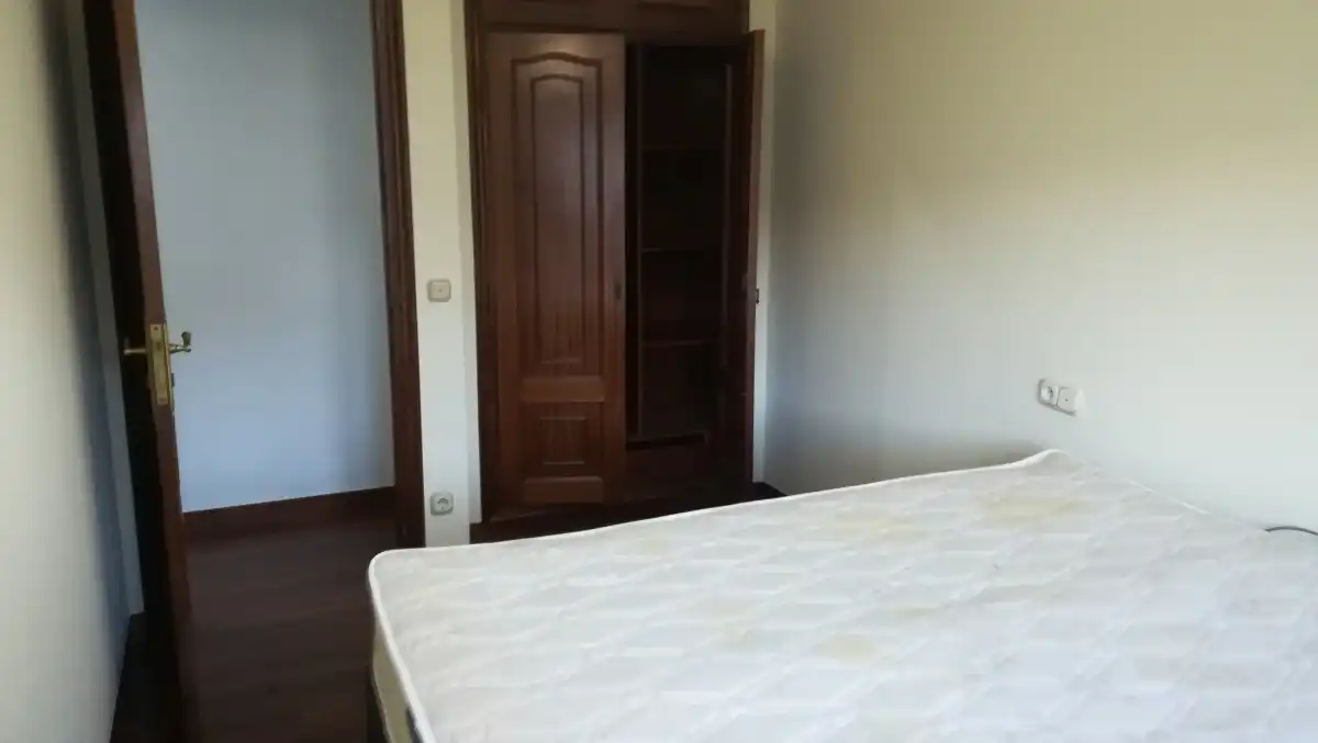 Schlafzimmer von Maisonette zur Miete in Santiago de Compostela  mit Heizung und Möbliert