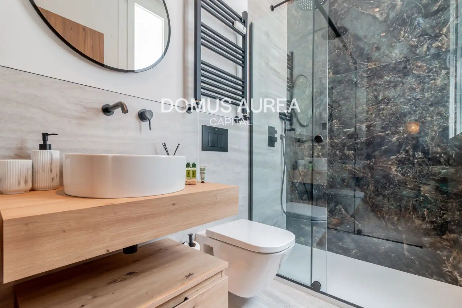 Bathroom of Attic for rent in Madrid  with Air Conditioner, Heating and Parquet flooring