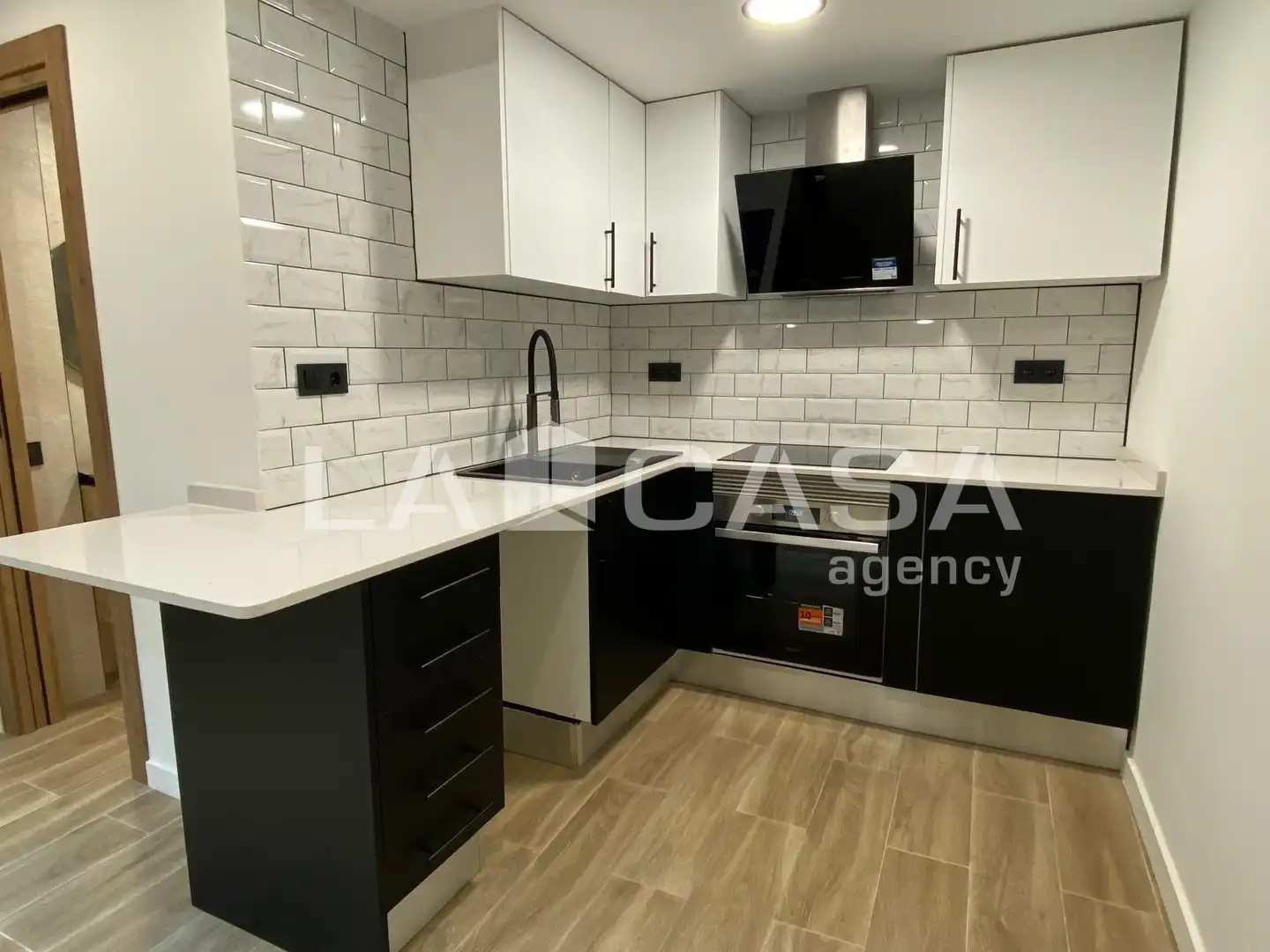Cocina de Local en venta en Santa Coloma de Gramenet