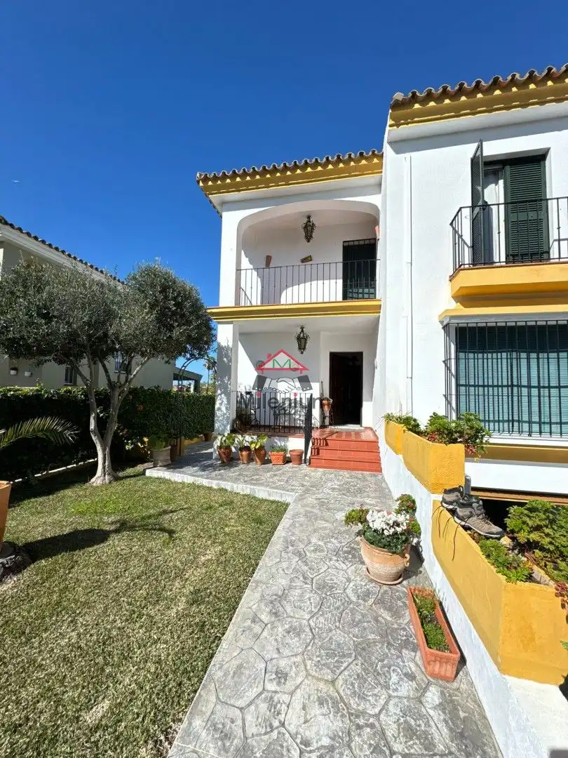 Chalet con terraza en venta en Calle Árbol de la Cigüeña