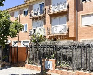 Vista exterior de Apartament de lloguer en Villaviciosa de Odón amb Terrassa i Balcó