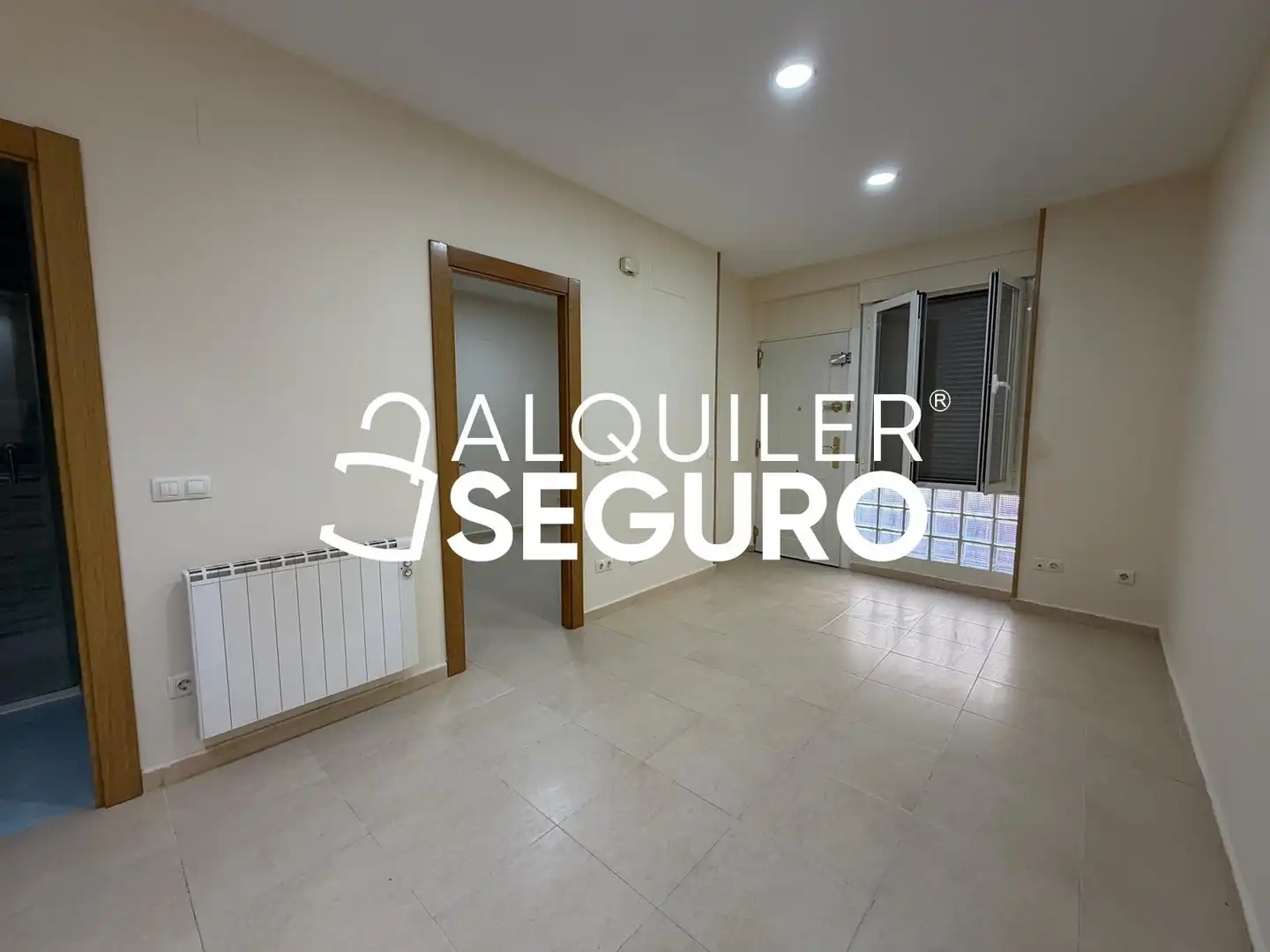 Piso de alquiler en Rafael San Narciso, Palomeras Bajas