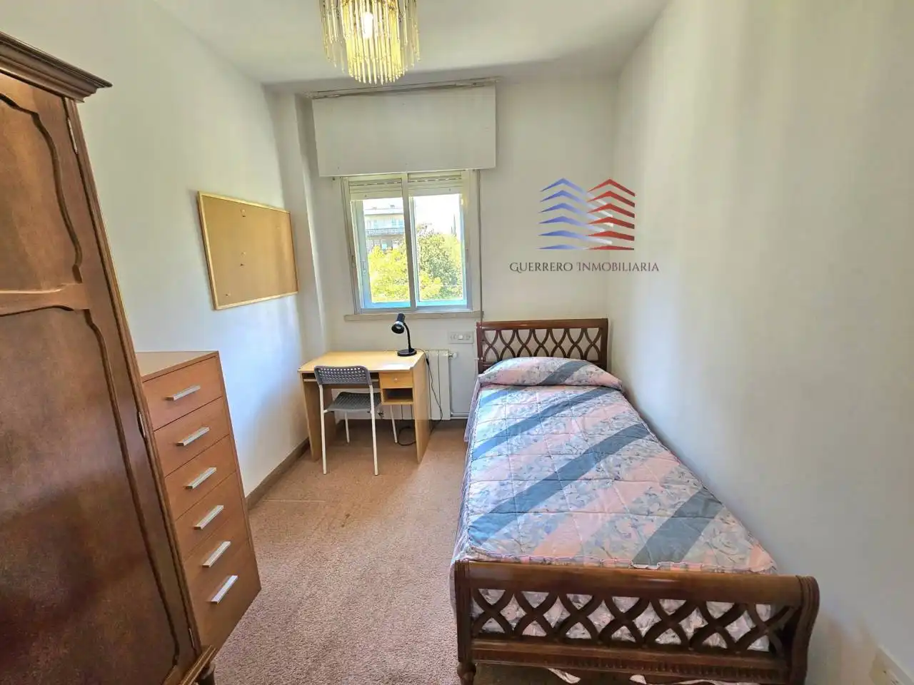 Habitación de Piso de alquiler en Ourense Capital  con Calefacción y Amueblado