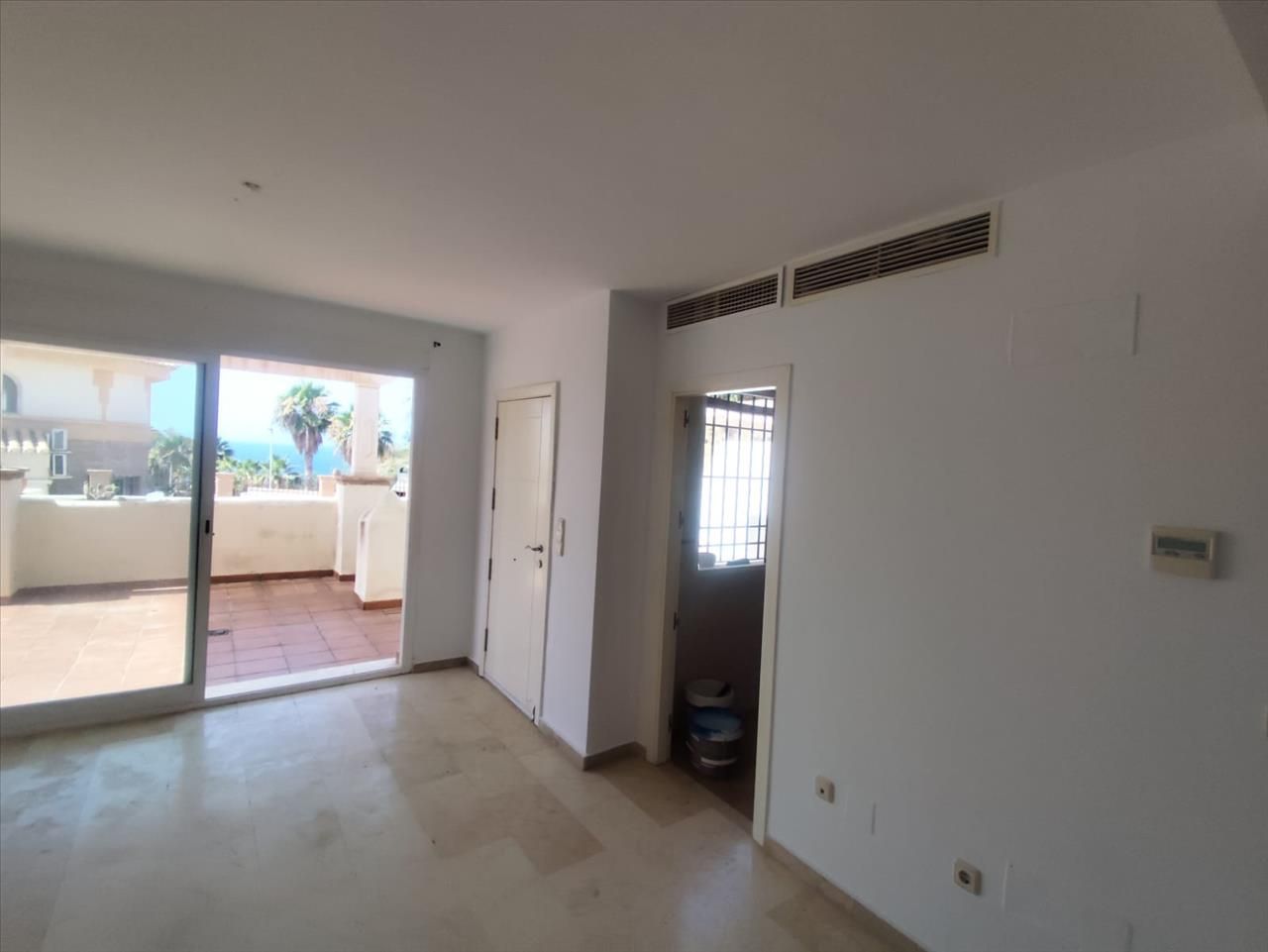 Casa adosada en venda en Salobreña amb Terrassa i Balcó