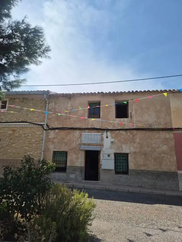Maison mitoyenne avec terrasse à vendre à AV de Moovar