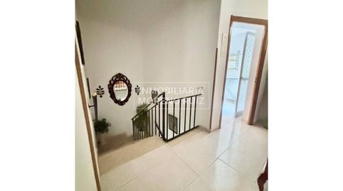 CASA MUY PRACTICA Y FUNCIONAL. MUY BIEN SITUADA.