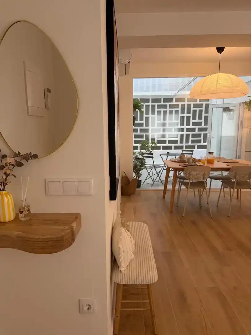 Esszimmer von Erdgeschoss zur Miete in Sueca mit Klimaanlage, Parkett und Möbliert