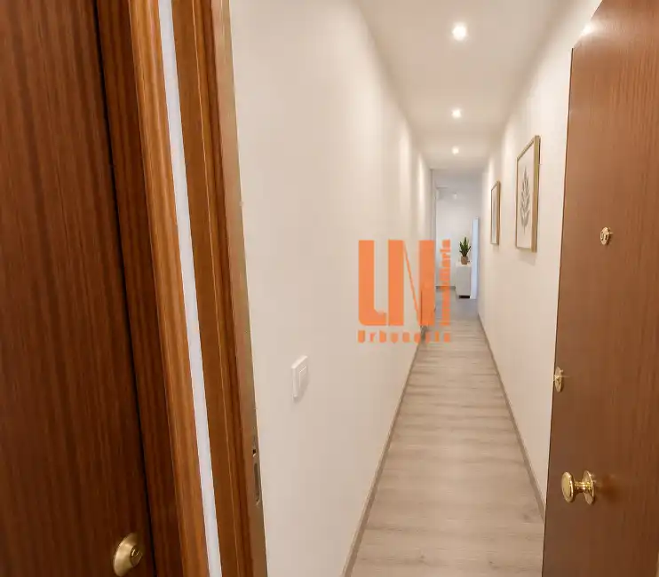 Piso en venta en Madrid con Calefacción, Terraza y Piscina comunitaria