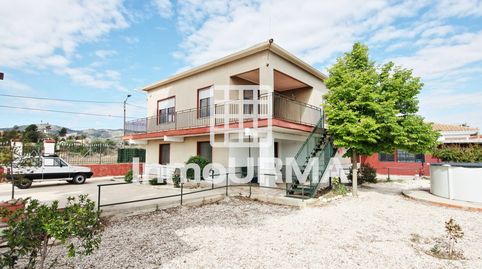 Chalet de dos plantas junto al núcleo urbano de Monóvar