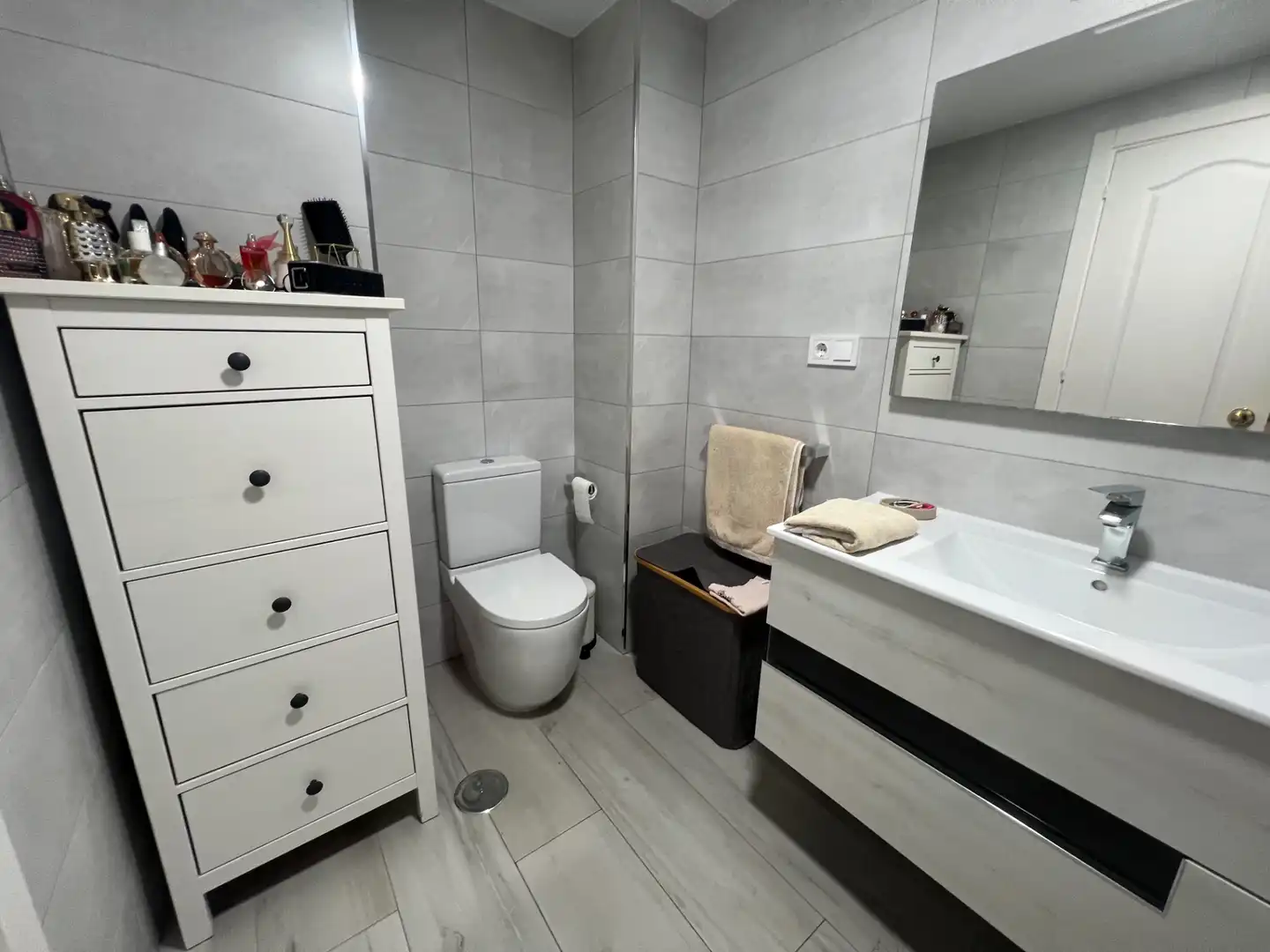 Bathroom of Flat for sale in Málaga  with Terrace and Community pool