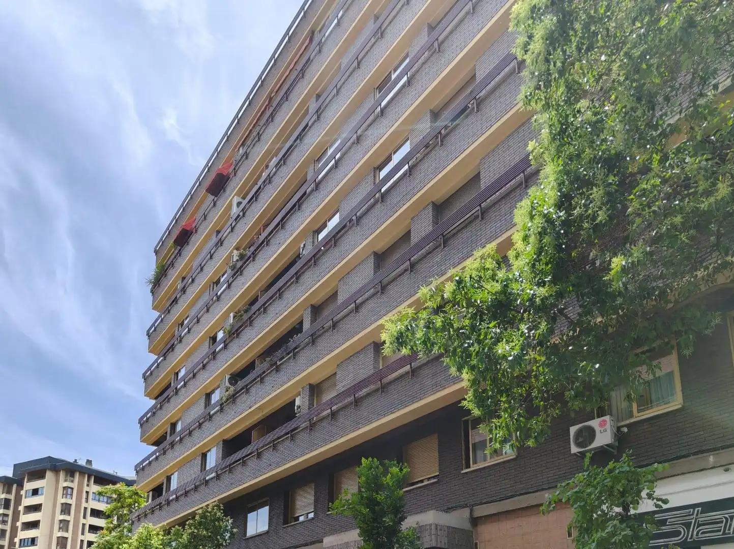 Außenansicht von Wohnung zur Miete in Zaragoza mit Heizung, Parkett und Terrasse