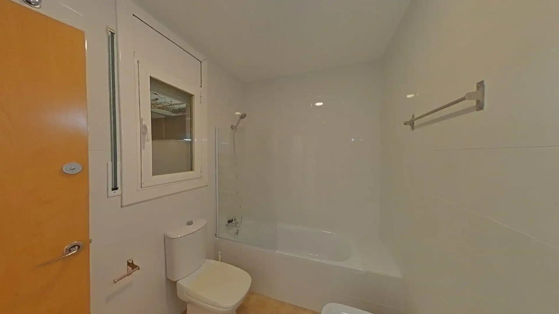 Baño de Piso en venta en Mollet del Vallès con Calefacción y Balcón