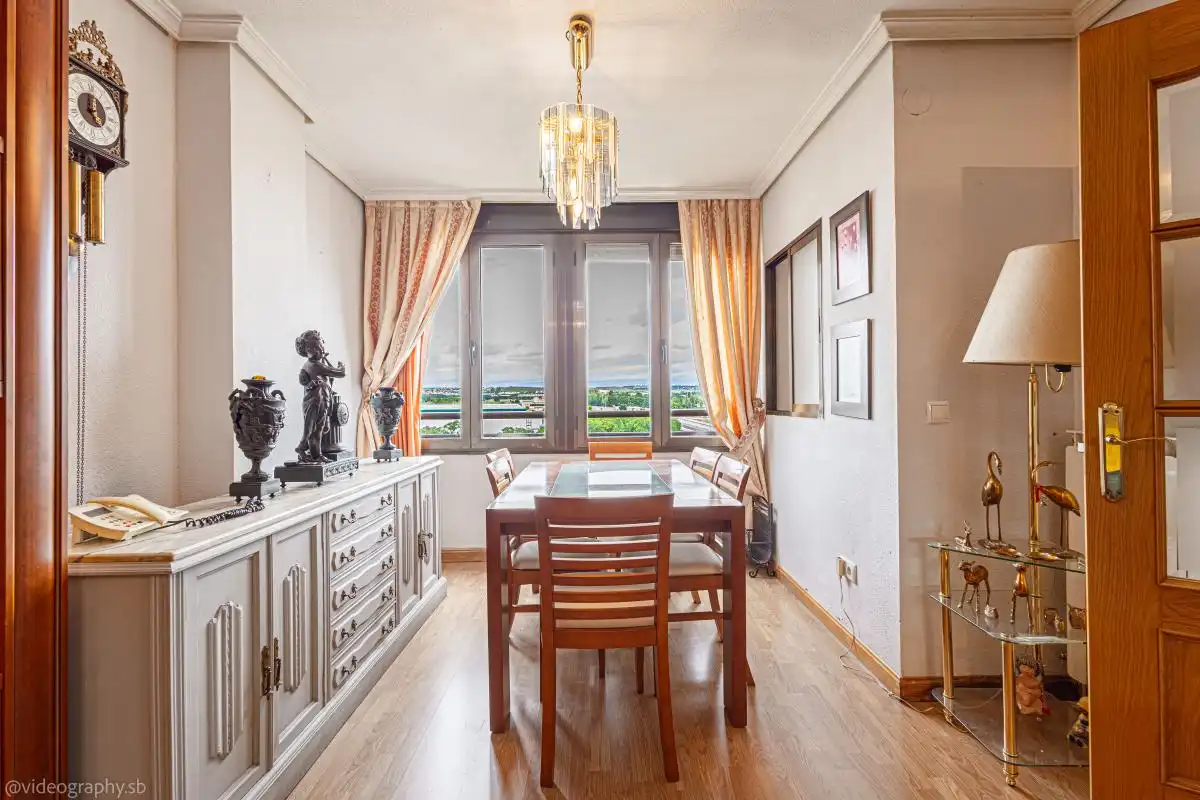 Comedor de Piso en venta en Guadalajara con Calefacción y Amueblado