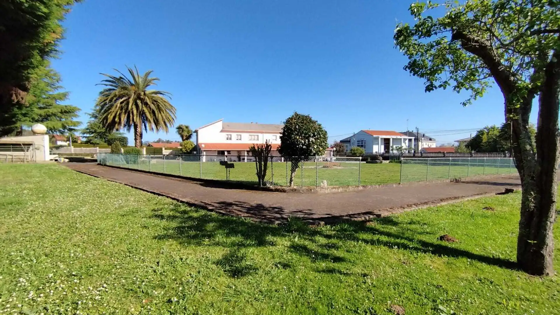 Vista exterior de Casa o xalet en venda en Abegondo amb Calefacció, Parquet i Terrassa