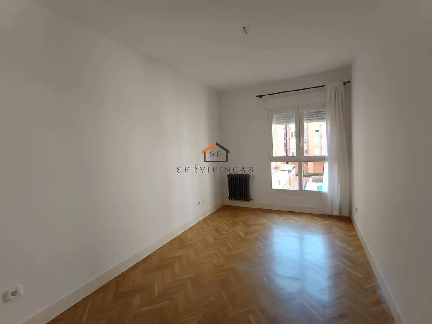 Schlafzimmer von Wohnung zur Miete in Madrid mit Heizung, Parkett und Abstellraum