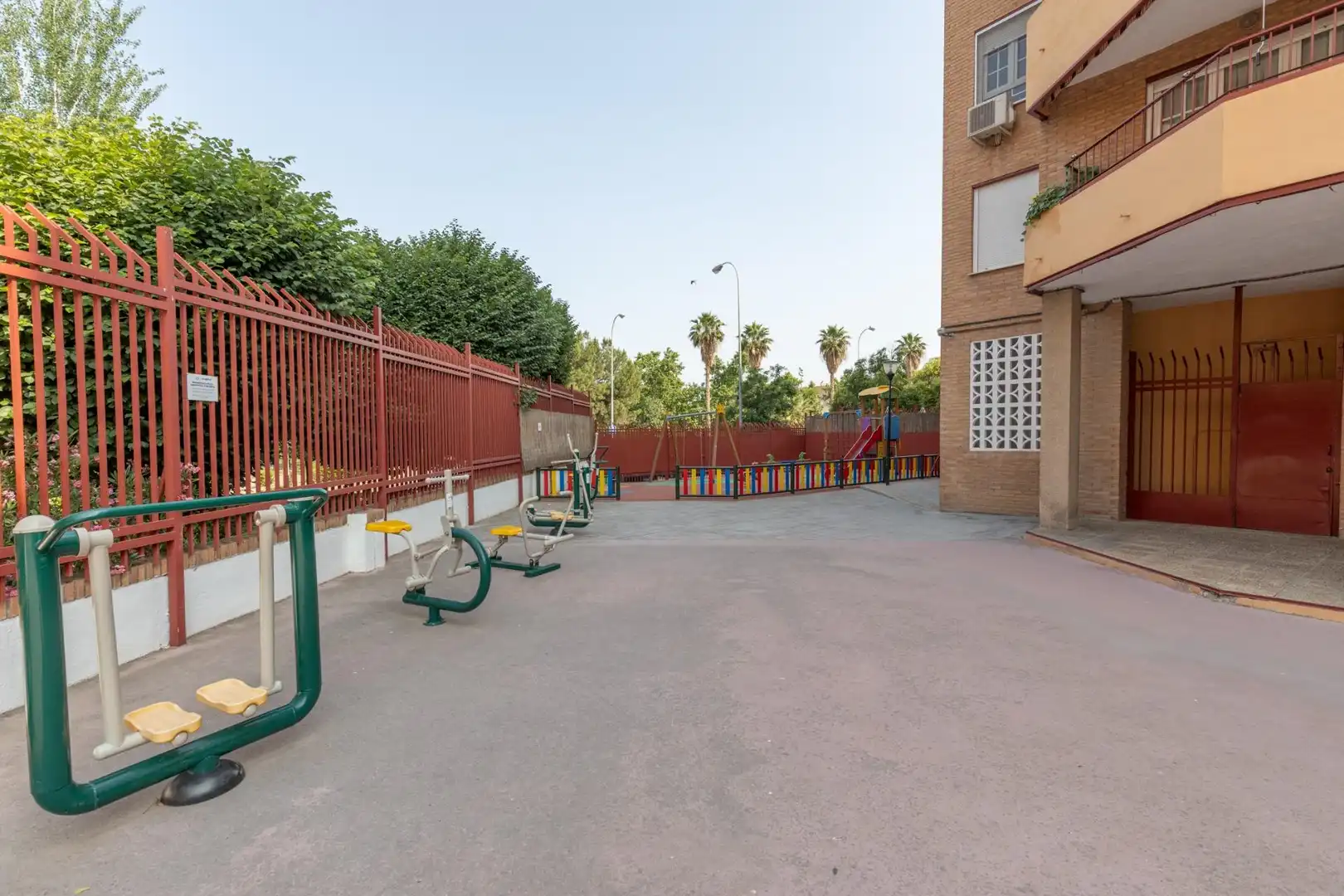 Aparcament de Pis en venda en Granada amb Aire condicionat, Balcó i Piscina comunitària