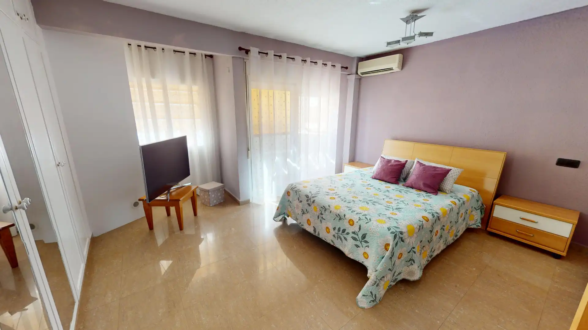 Habitación de Dúplex en venta en Benidorm con Aire acondicionado, Terraza y Amueblado