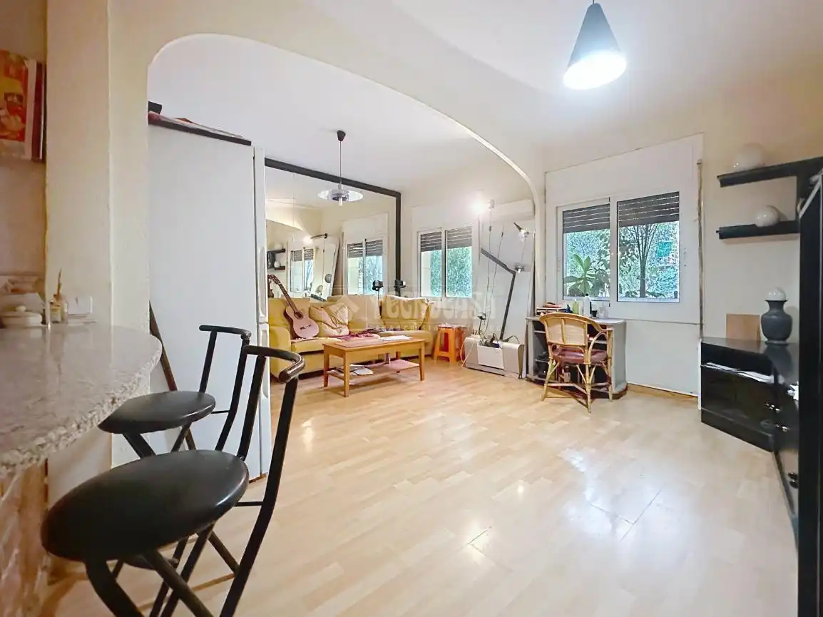 Sala de estar de Piso en venta en Barcelona con Parquet