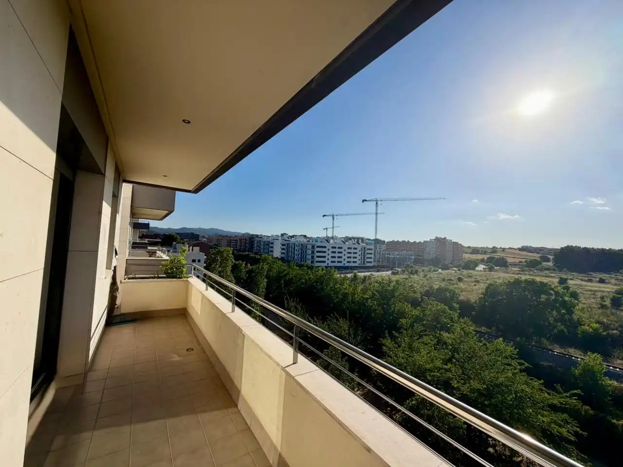 Vista exterior de Piso en venta en Montcada i Reixac con Aire acondicionado, Calefacción y Parquet