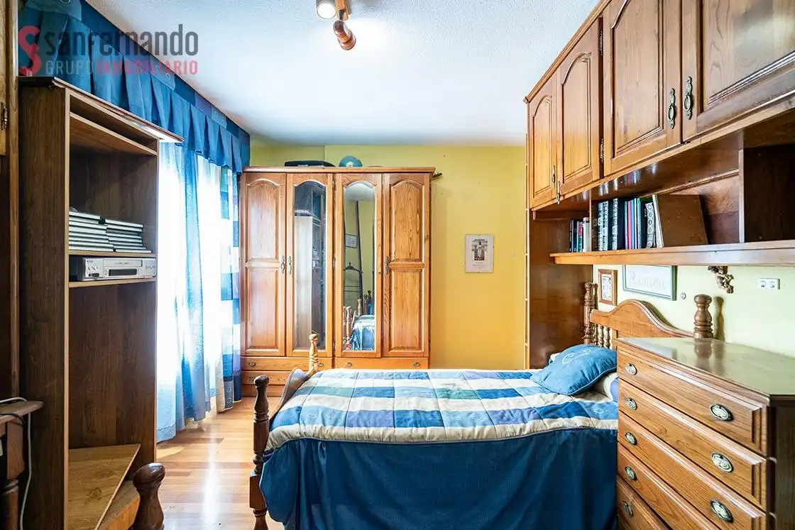 Schlafzimmer von Wohnung zum Verkauf in Cartes mit Heizung