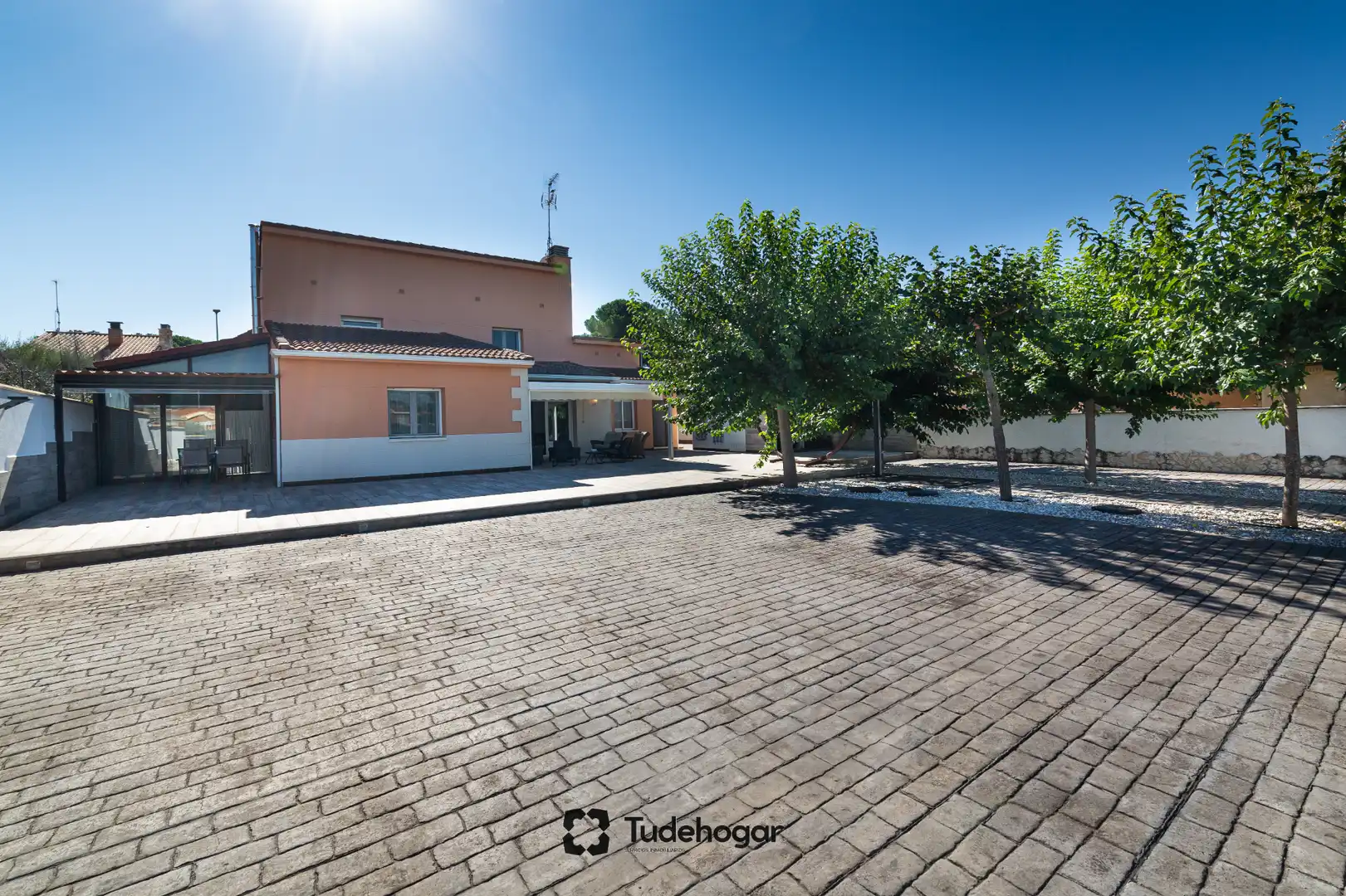 Vista exterior de Casa o chalet en venta en Tudela de Duero con Calefacción, Jardín privado y Amueblado
