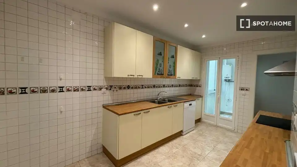 Cocina de Piso para compartir en Madrid con Aire acondicionado, Calefacción y Amueblado