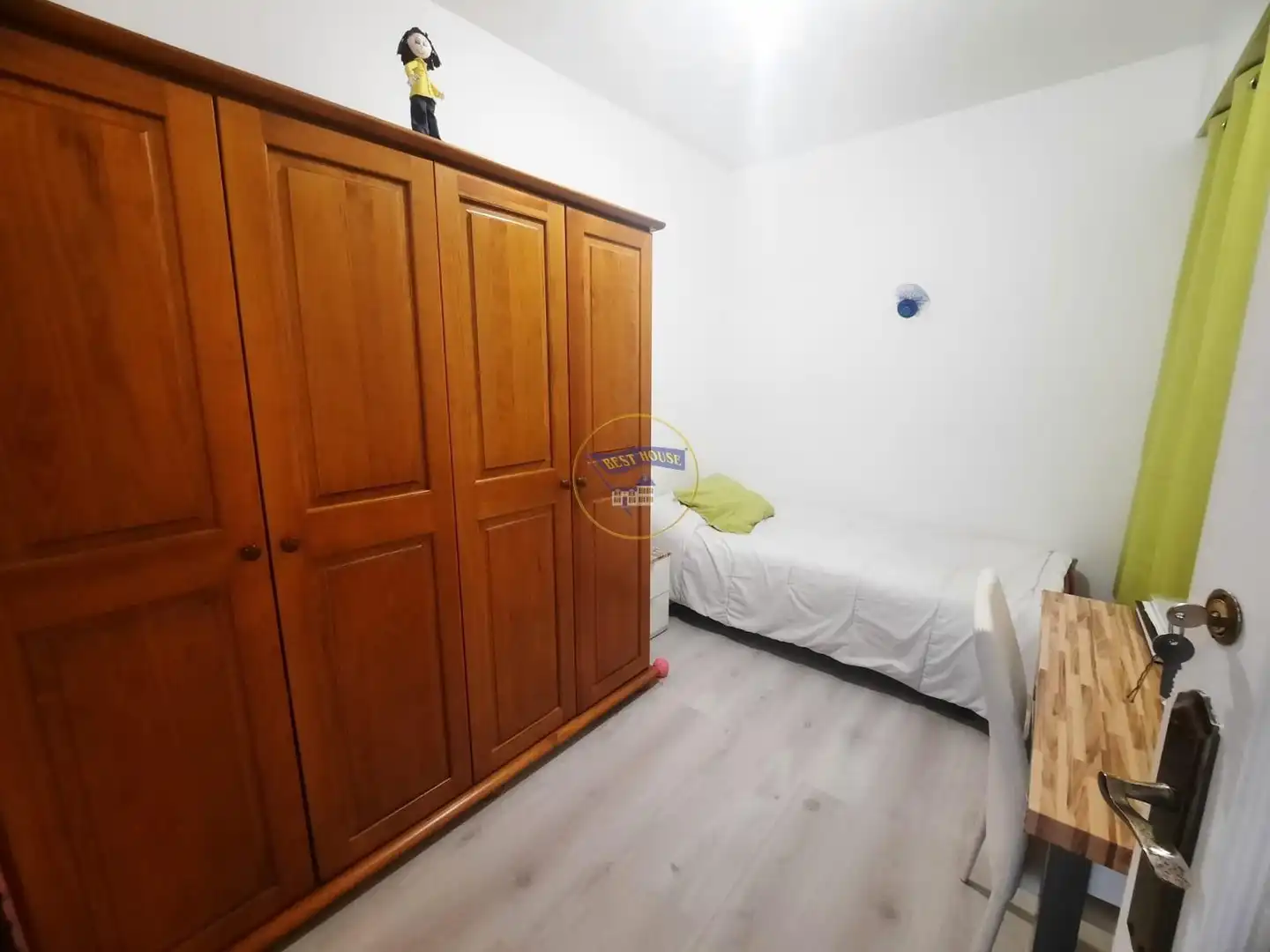 Habitación de Piso en venta en Vigo  con Calefacción y Amueblado