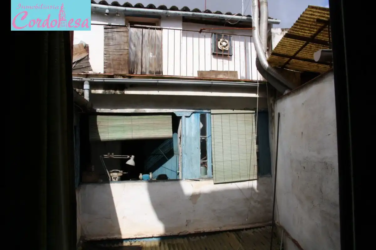 Vista exterior de Casa o xalet en venda en Córdoba amb Terrassa, Traster i Balcó