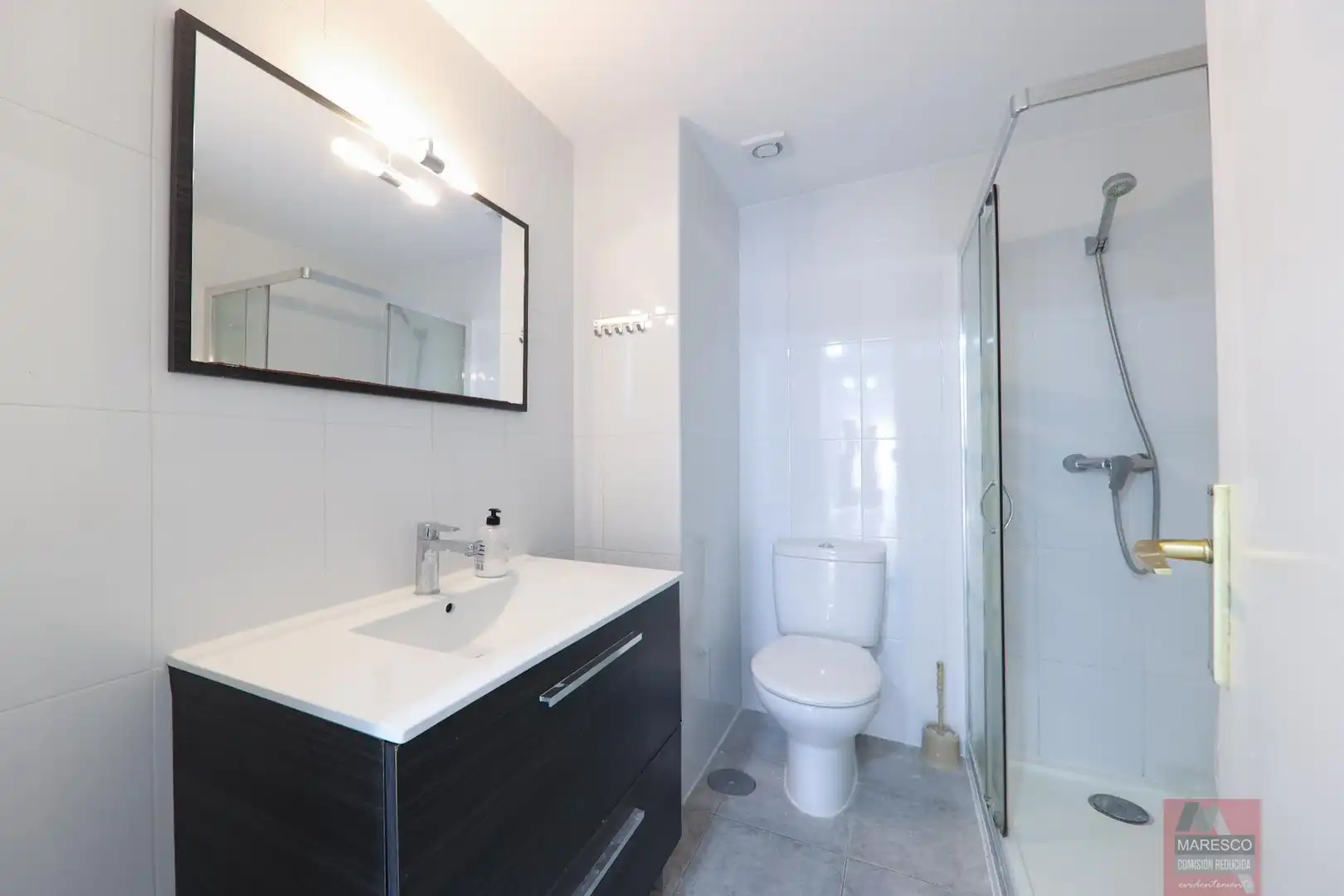 Bathroom of Flat for sale in Fuengirola  with Air Conditioner, Terrace and Balcony