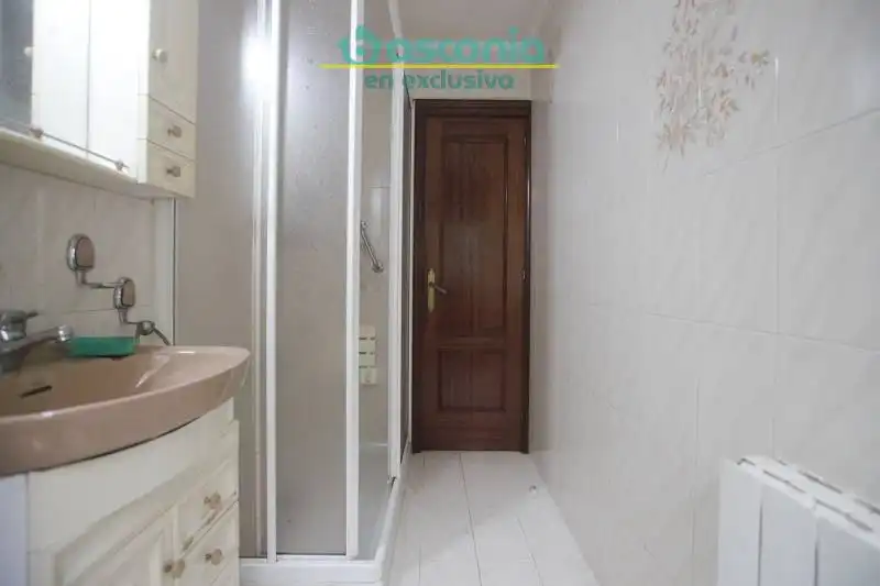Baño de Piso en venta en Galdakao con Calefacción y Amueblado