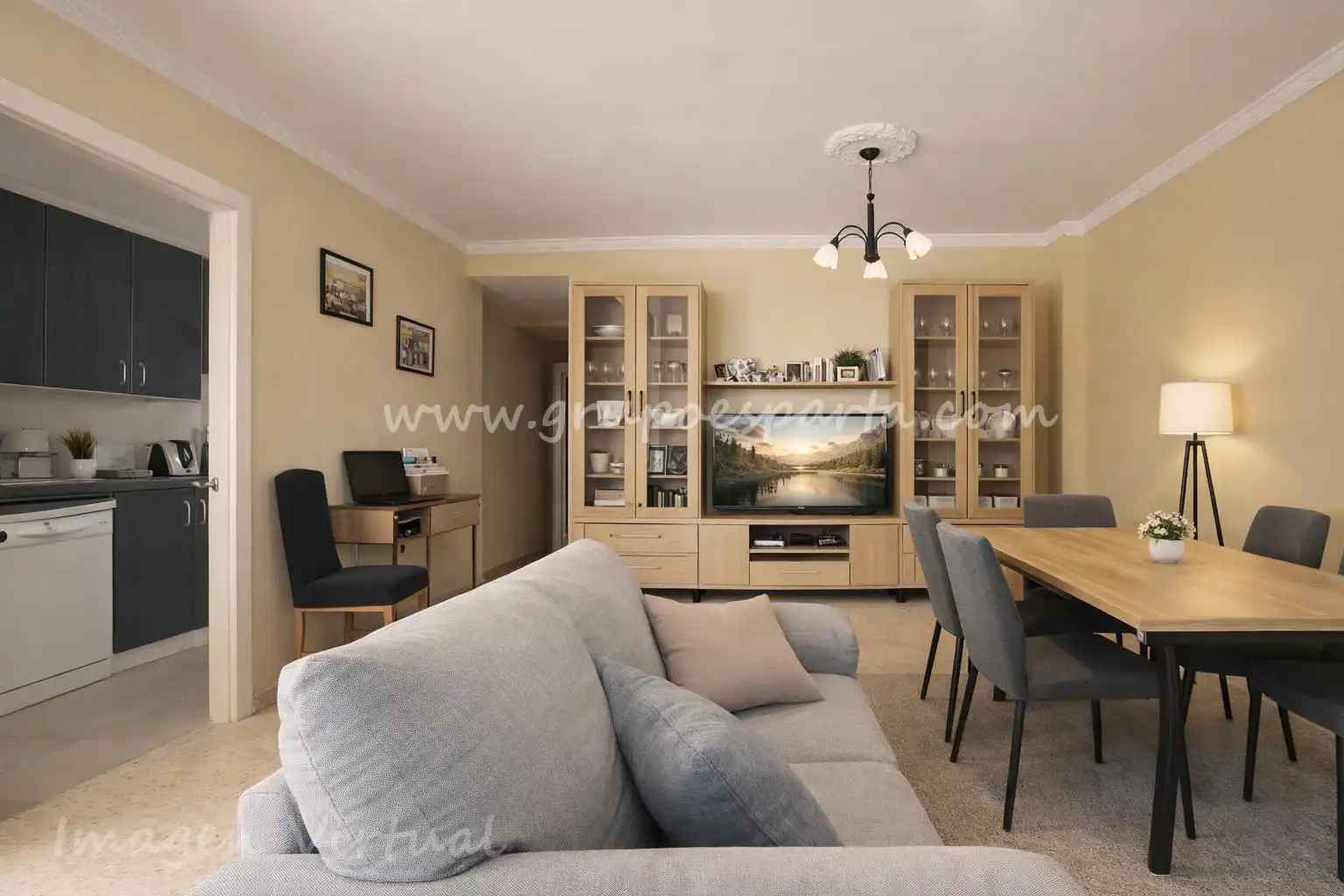 Sala de estar de Casa adosada en venta en Albaida del Aljarafe con Aire acondicionado y Trastero