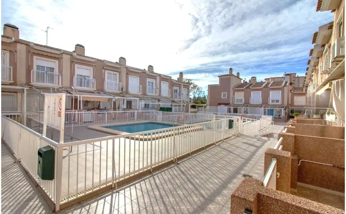 Außenansicht von Maisonette zum Verkauf in Santa Pola mit Klimaanlage, Heizung und Privatgarten