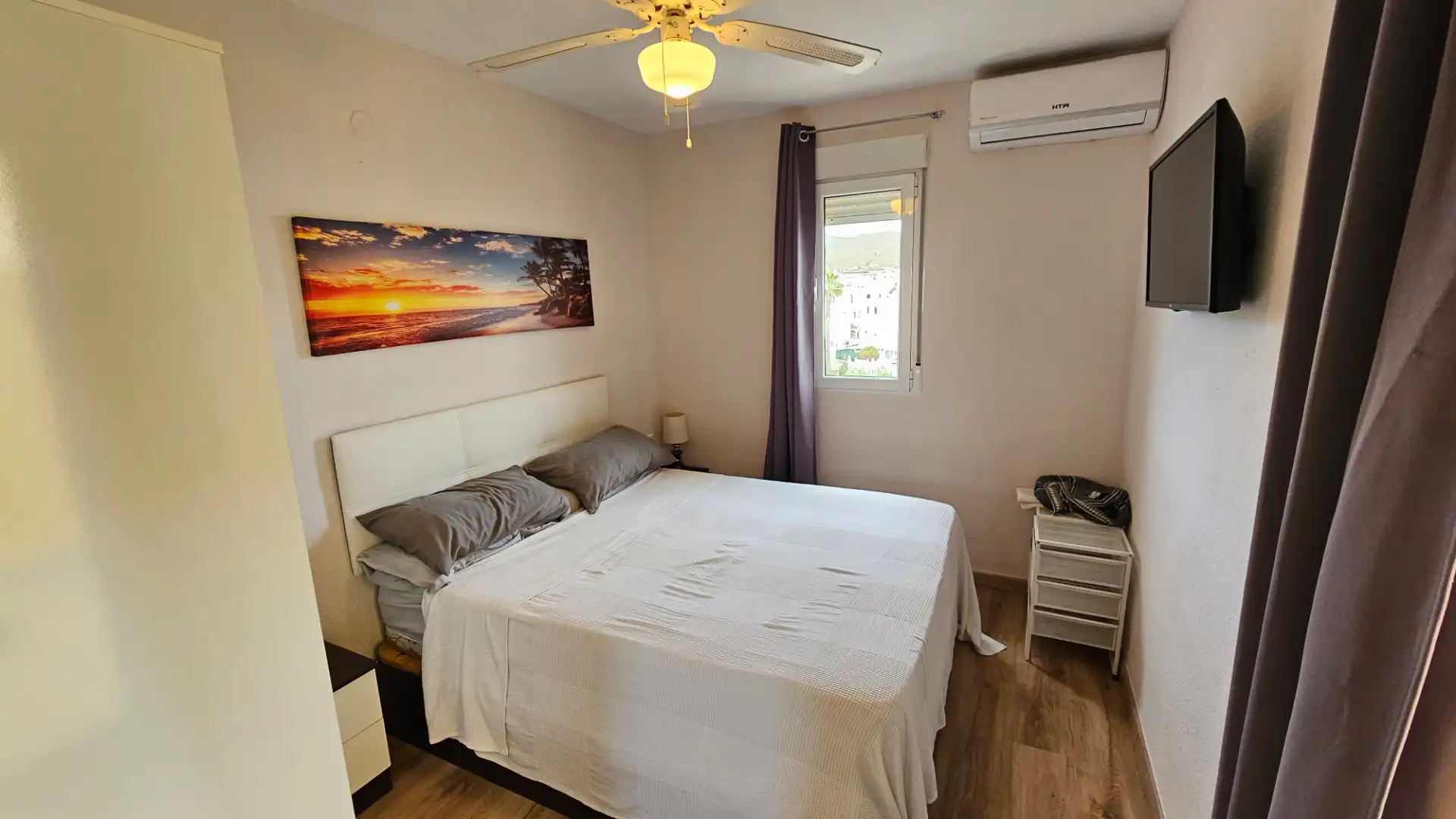 Habitación de Casa adosada en venta en El Campello con Aire acondicionado, Calefacción y Jardín privado