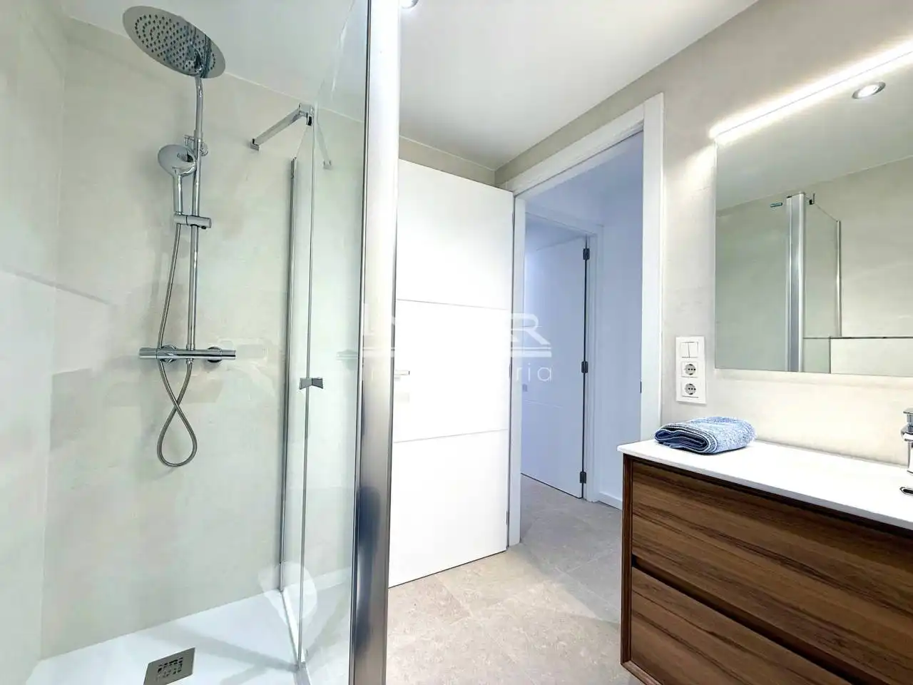 Baño de Piso de alquiler en Vic con Calefacción y Balcón