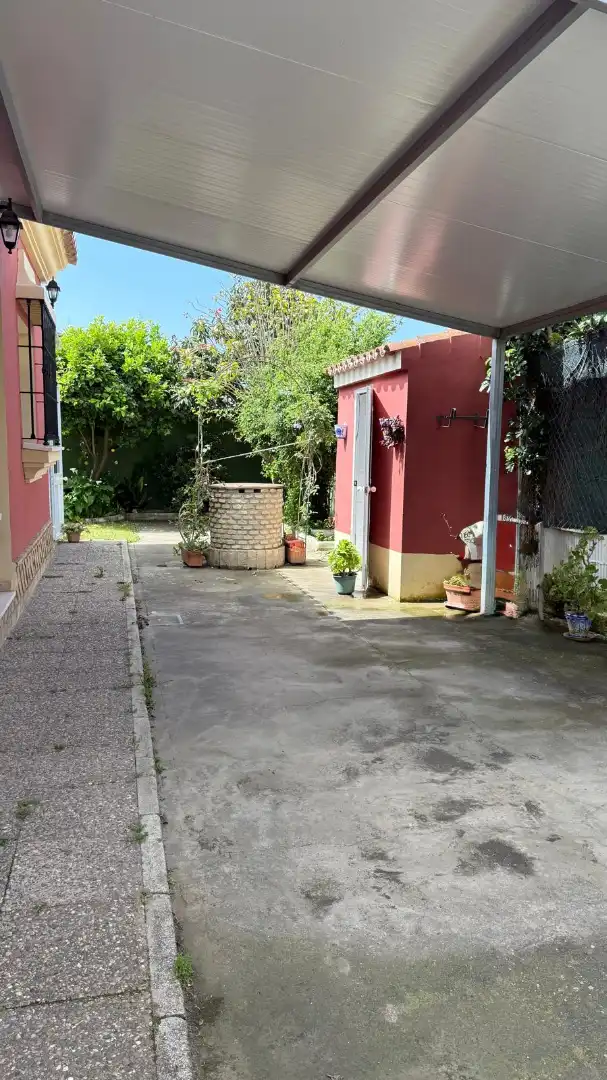 Außenansicht von Haus oder Chalet zum Verkauf in El Puerto de Santa María mit Klimaanlage, Privatgarten und Abstellraum